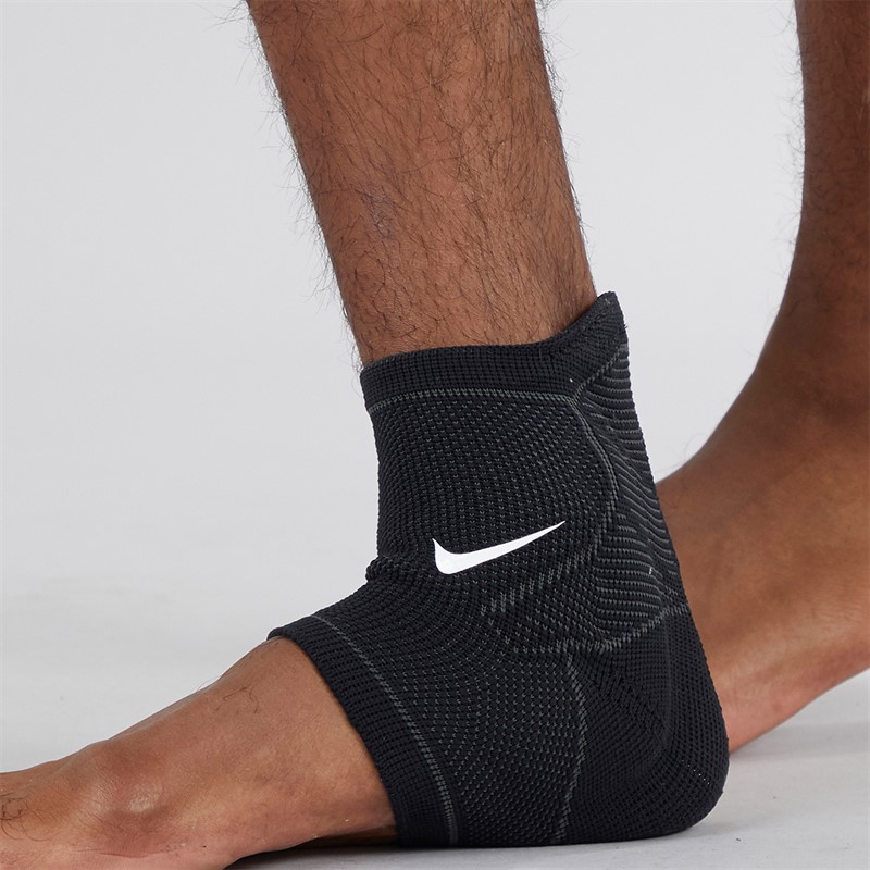 Pro Knitted Ankle Sleeve Black/White