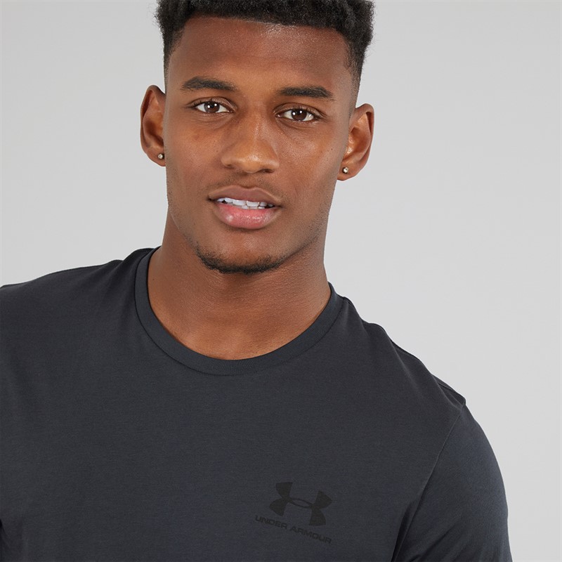 Mens UA Sportstyle Left Chest Short Sleeve T-Shirt Black/Black 3 Mens UA Sportstyle Left Chest Short Sleeve T-Shirt Black/Black